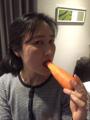 Akiiyo doit sucer la carotte qu'Eric a amener pour tous ses trous !